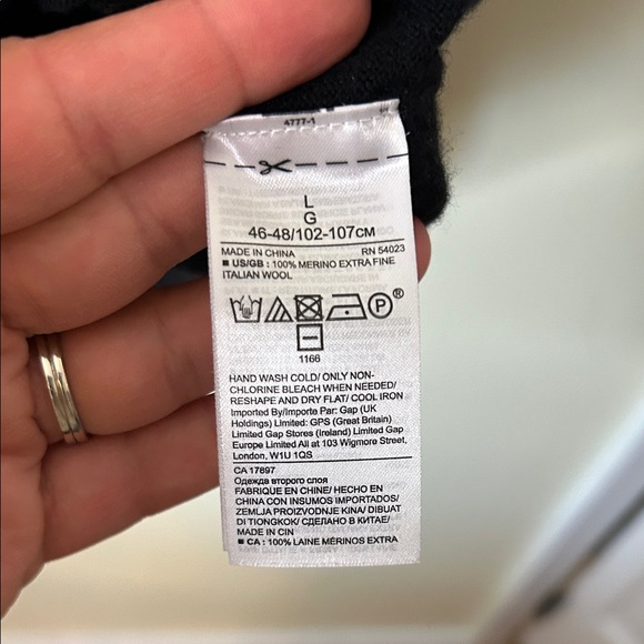 Banana Republic Men's Black Crewneck Sweater 100% Italian Marino Wool Size L - Picture 4 of 5